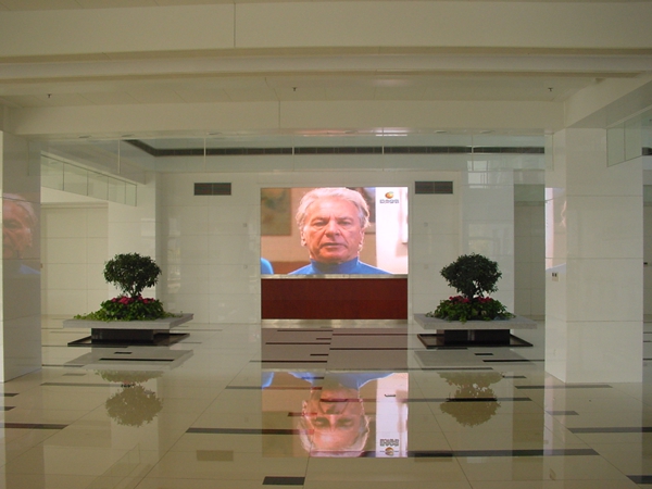 上海外國(guó)語(yǔ)教育學(xué)院室內(nèi)全彩顯示屏