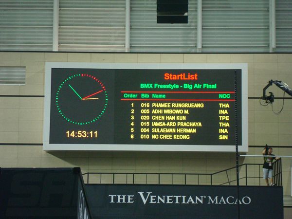 澳門科技大學(xué)體育場全彩led室內(nèi)顯示屏