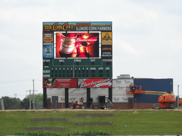 美國伊利諾伊大學體育場室內(nèi)led全彩屏