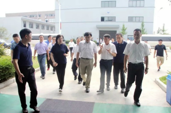 浙江省委常委、常務(wù)副省長(zhǎng)馮飛到三思調(diào)研