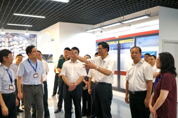 熊建平等領(lǐng)導一行鼓勵三思堅持科技創(chuàng)新驅(qū)動發(fā)展