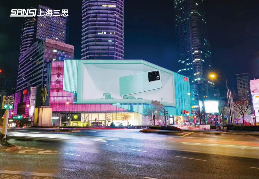 轉(zhuǎn)角處特別采用曲面平滑技術(shù) 南京新百金陵巨幕2688屏