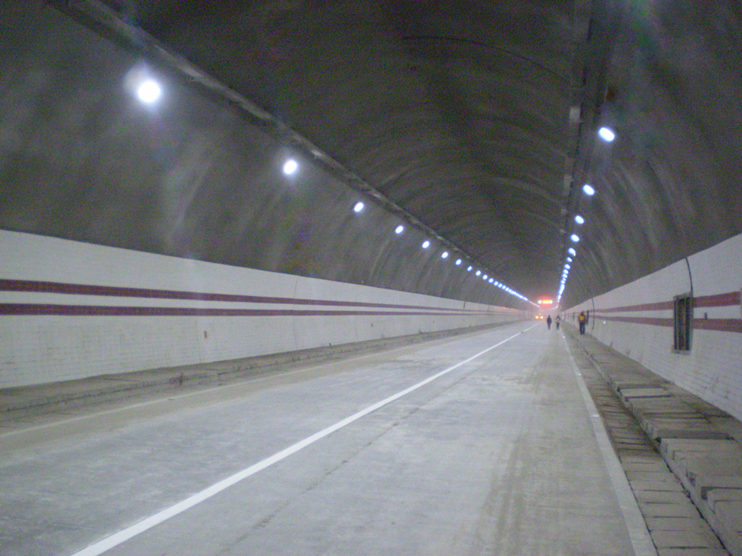 隧道照明:改善隧道內(nèi)環(huán)境的舒適度