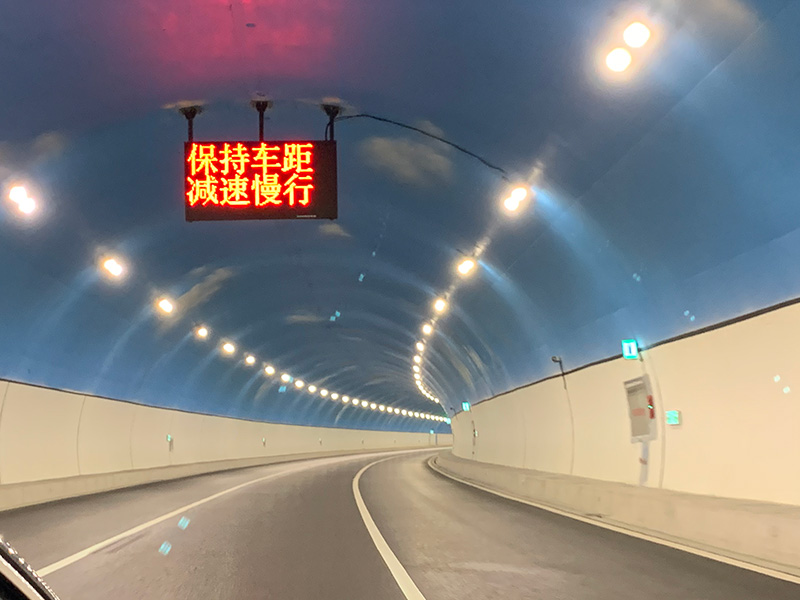 華為鴻蒙賦能,高速隧道燈,實現(xiàn),車距,實時預警