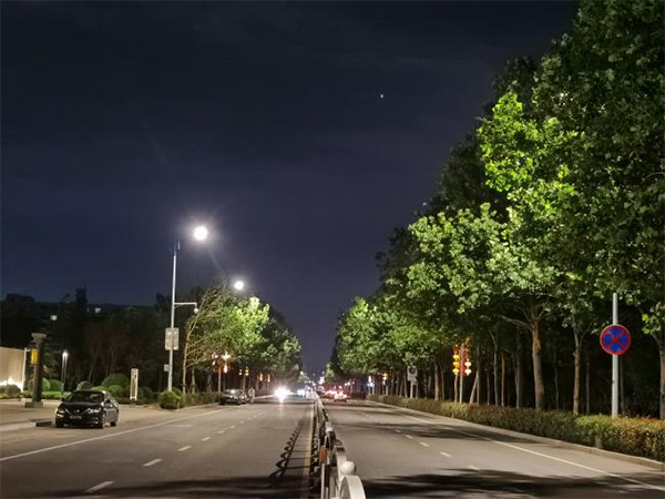 三思助力城陽區(qū)主城區(qū)路燈節(jié)能改造工程