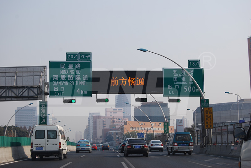 智慧交通,優(yōu)化方案,三思,LED誘導(dǎo)屏,高效緩解擁堵