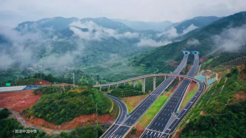 大國交通,之云南,抵御復雜環(huán)境,三思LED路隧照明,鑄就交通豐碑