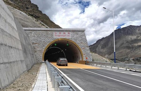 隧道照明,智能照明系統(tǒng),為山區(qū)高速公路,保駕護航