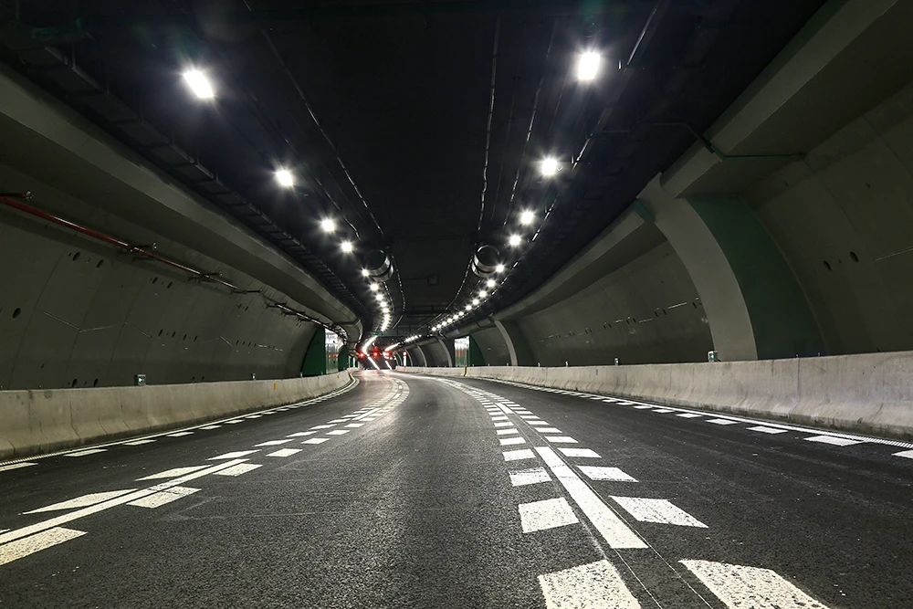 點亮,上海,東西大通道,全國至少,2500條隧道,跟閔行,這家企業(yè),相關