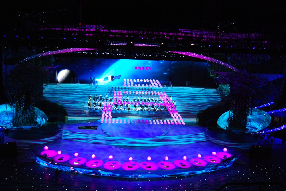 光彩奪目,LED屏,舞臺(tái)設(shè)計(jì),藝術(shù)應(yīng)用