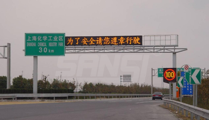 三思LED,交通情報(bào)板,賦能,智慧交通,“動(dòng)態(tài)神經(jīng)”