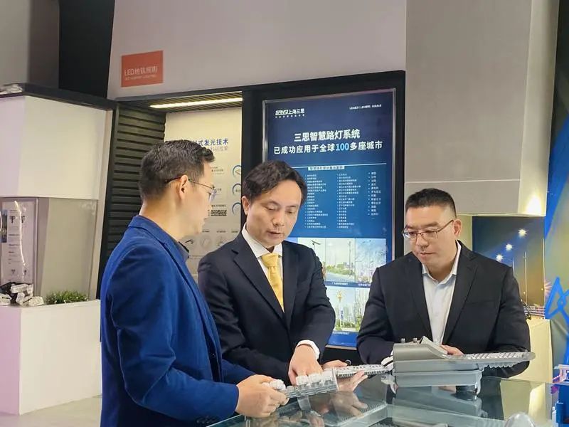 紐約時(shí)代廣場(chǎng),進(jìn)博會(huì),這家,LED全球領(lǐng)軍,民營(yíng)企業(yè),贏的奧秘