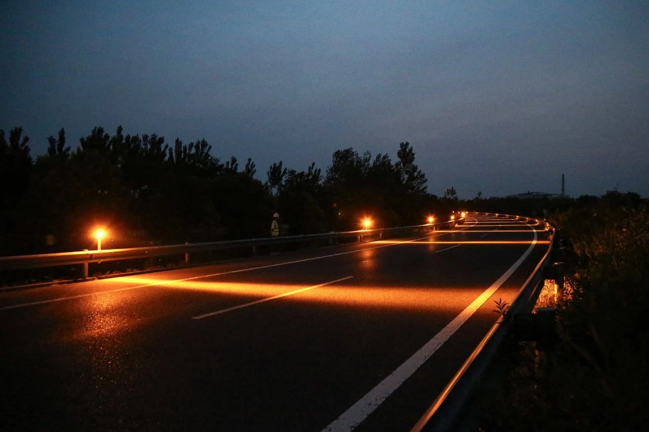 三思,智能警示系統(tǒng),賦能,寧宿徐高速,LED爆閃警示裝置,低位警示燈