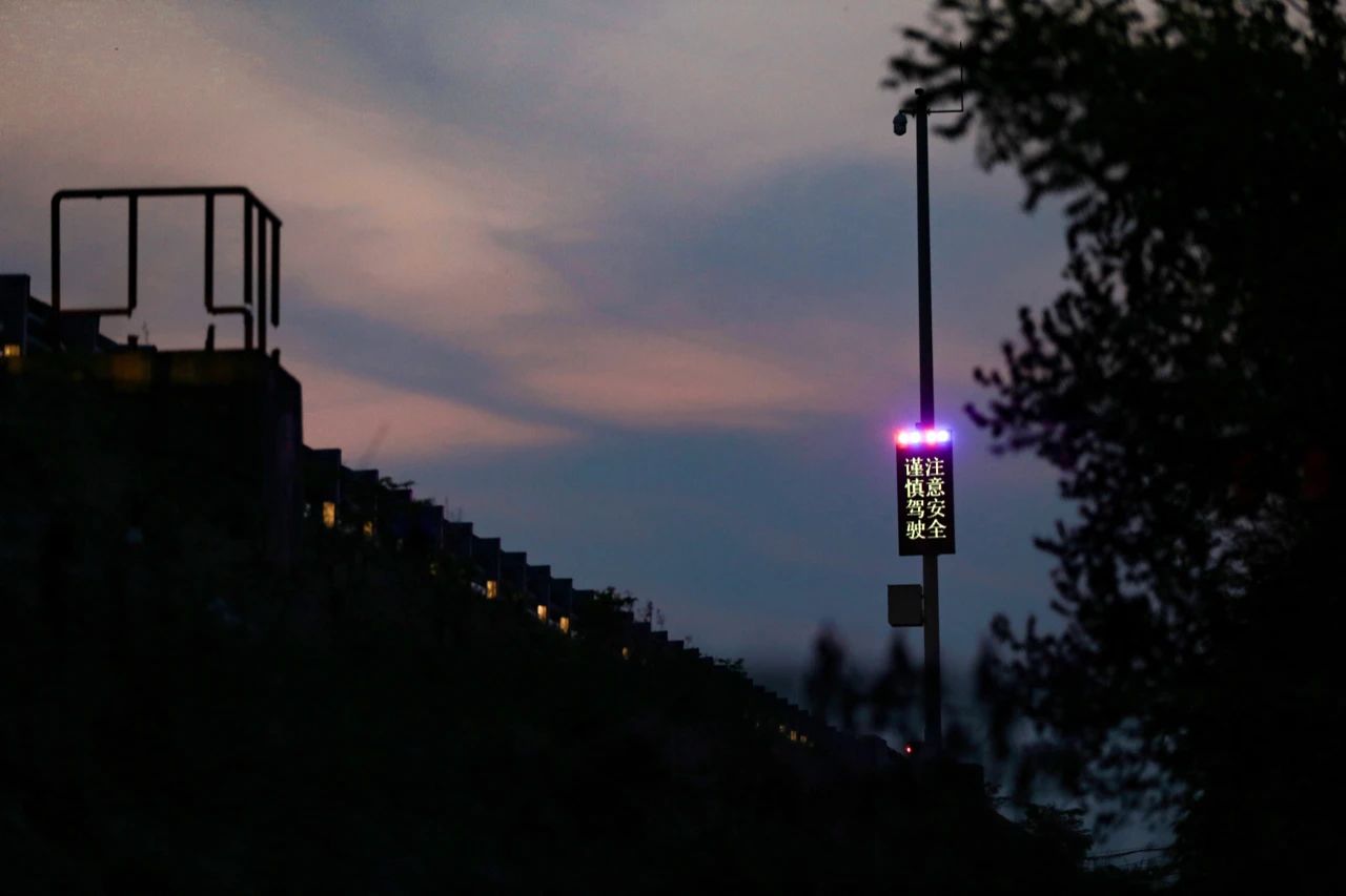 三思,智能警示系統(tǒng),賦能,寧宿徐高速,LED爆閃警示裝置,低位警示燈