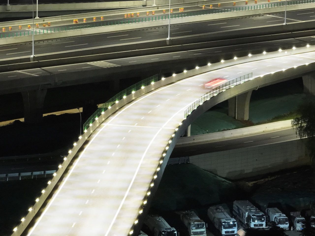 三思,創(chuàng)新,低位照明,照明技術(shù),點亮,濟南零點立交工程