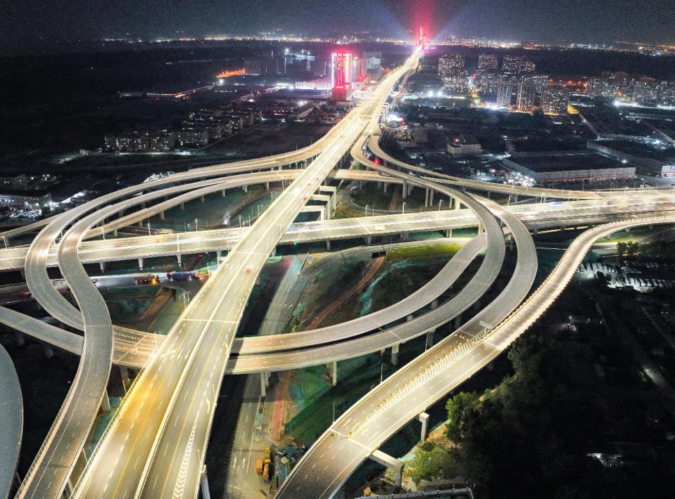 光智領(lǐng)航,載譽前行,三思,2025,十大里程碑,全景回顧