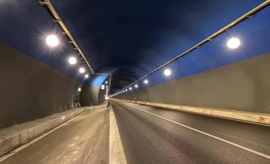 高鐵隧道燈,LED隧道燈,LED照明,構(gòu)建智慧交通,安全網(wǎng)