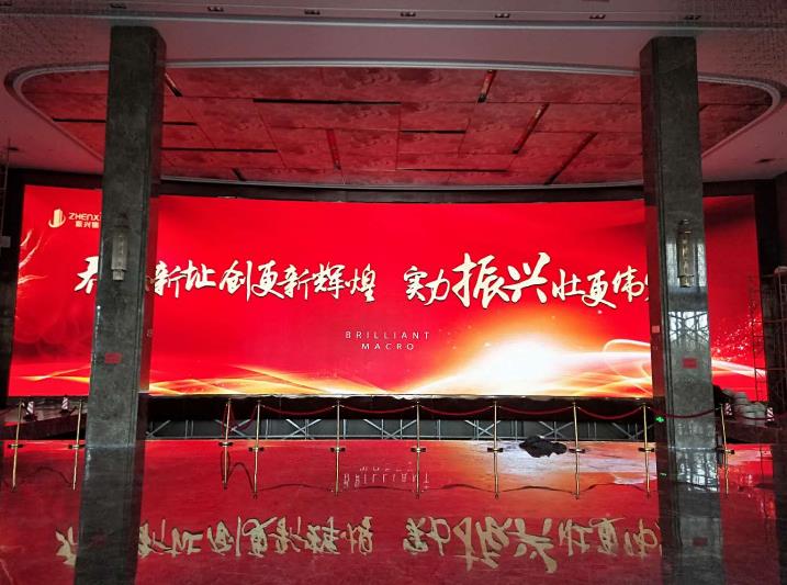 企業(yè)峰會,采用智能互動屏,參會者,實時投票與反饋