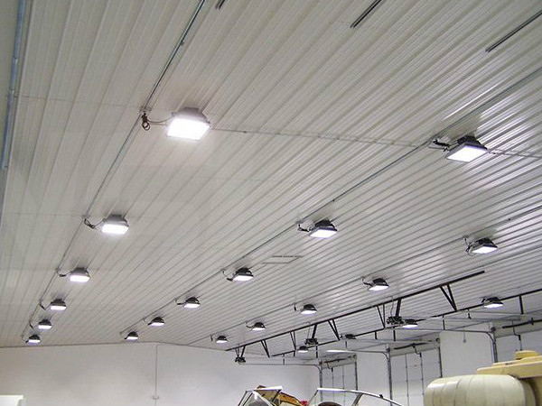 美國(guó)倉(cāng)庫照明燈